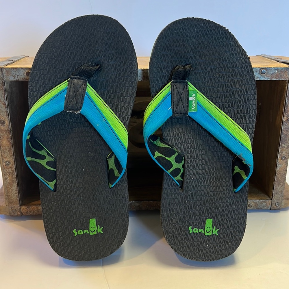 Sanuk flip flops